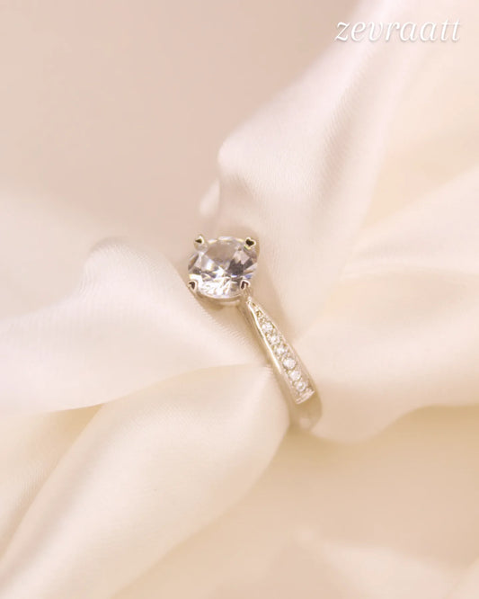 “Lumière Royale” Solitaire Ring